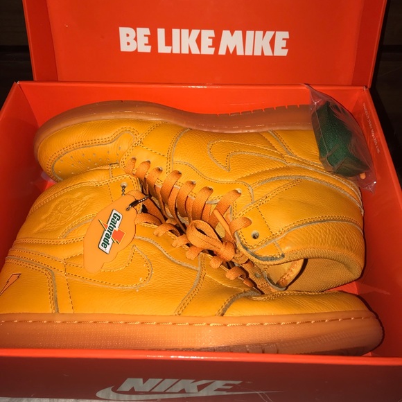 Nike air jordan 1s Gatorade - Picture 2 of 3